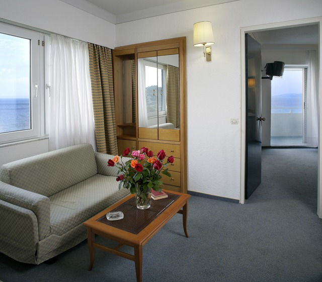 Pallini Beach Hotel - Апартамент изглед към морето
